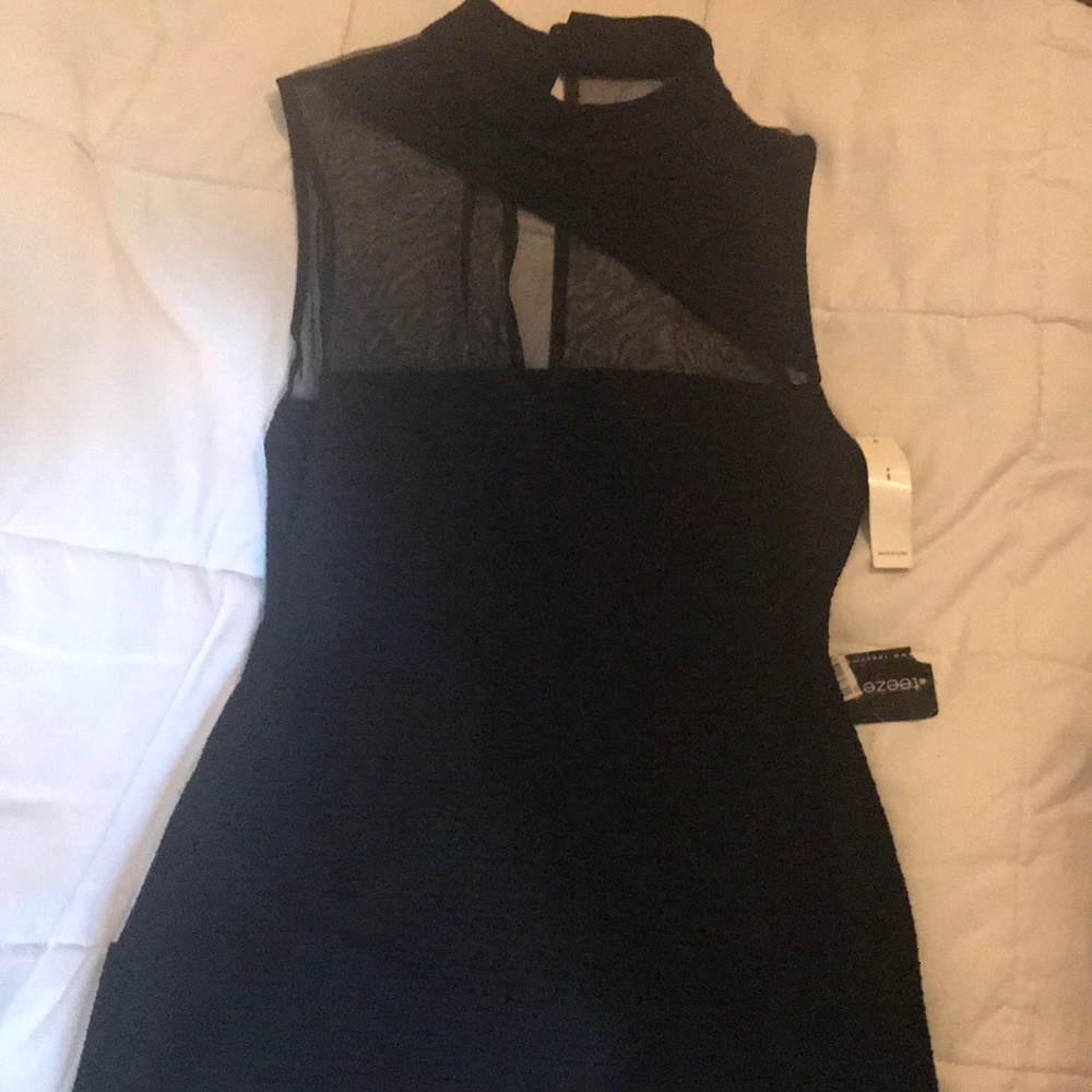 Mini dress with mesh.